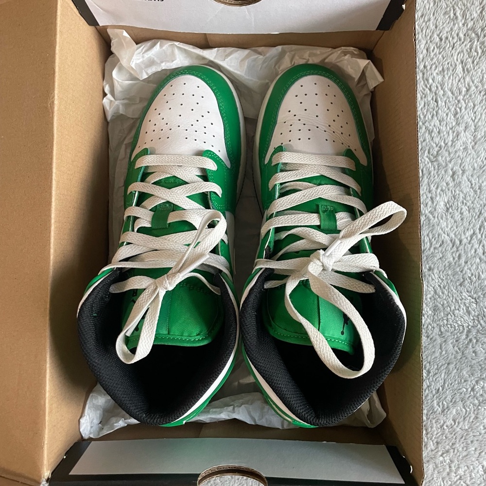A I R Jordan 1 mid lucky greens